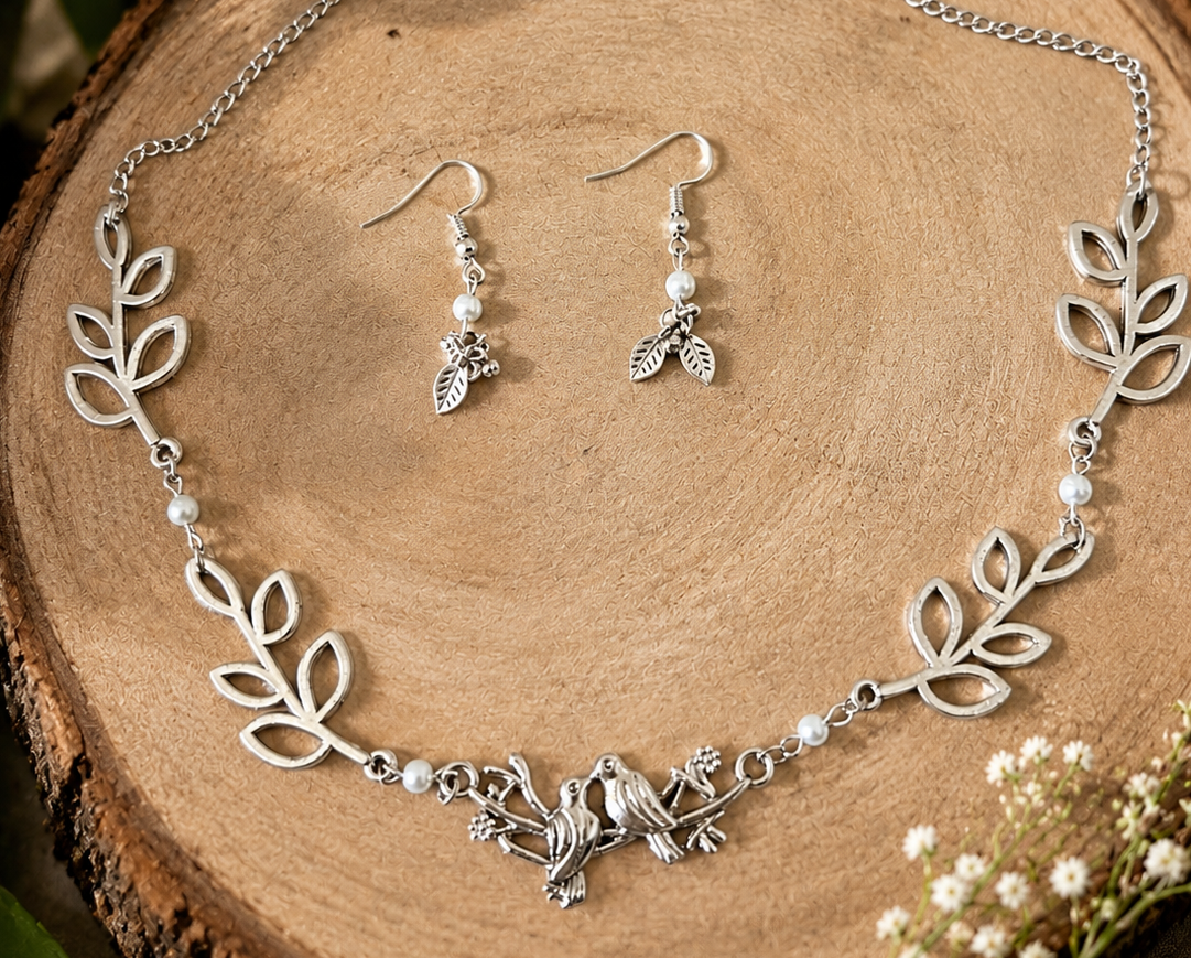 Whispering Grove Necklace Set